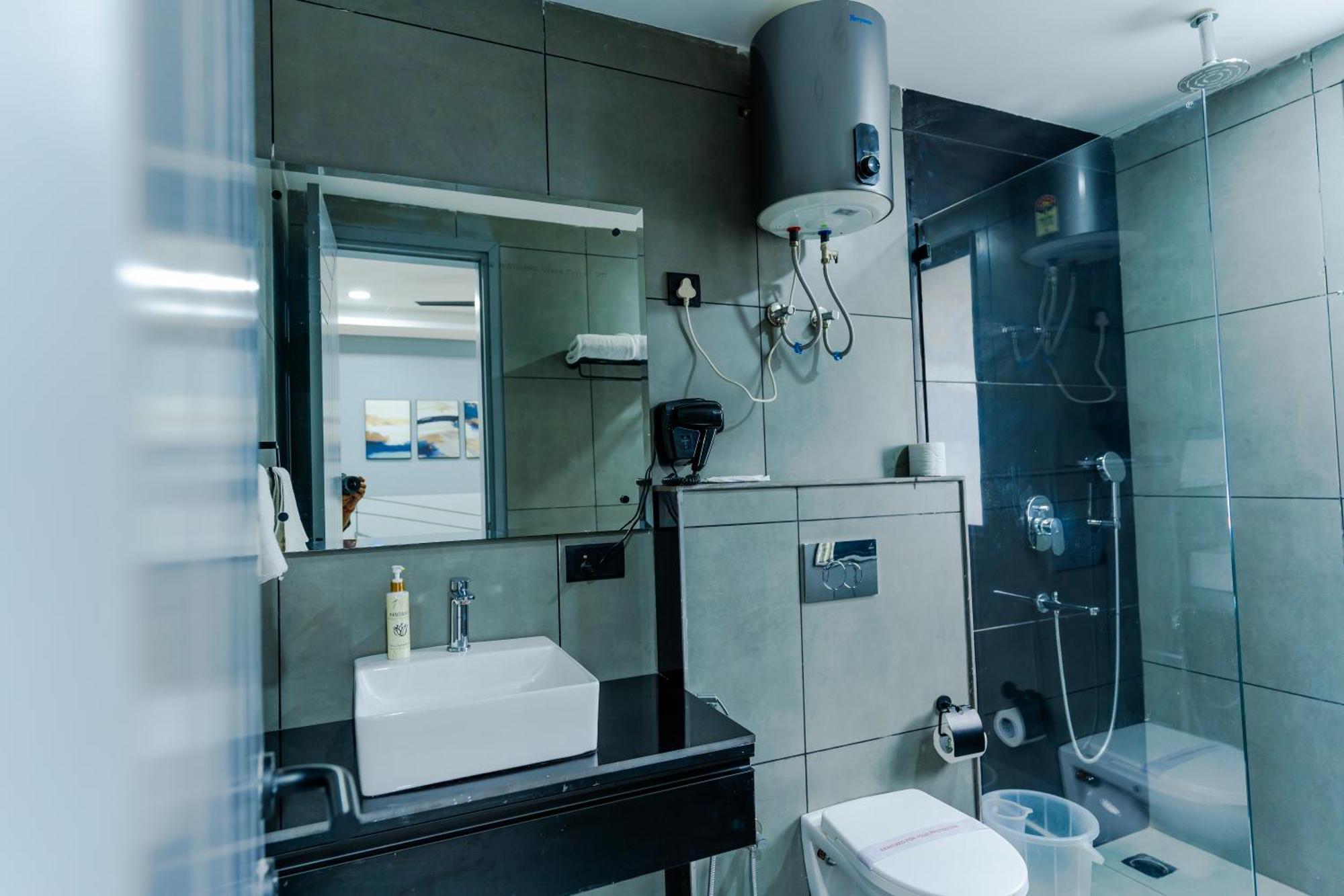Bedchambers Luxury Apartment Near Golf Course Road Gurgaon Exterior photo